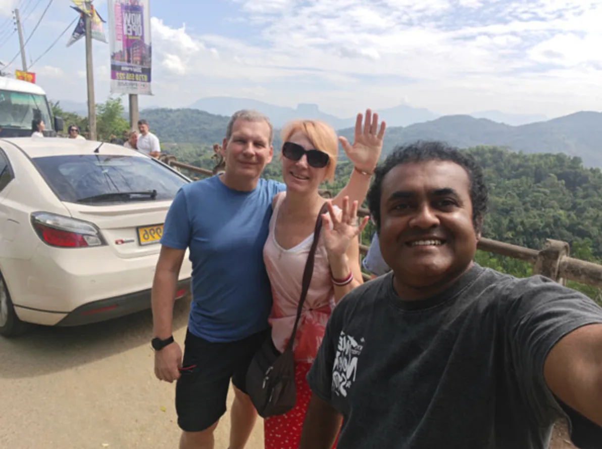 スリランカでタクシーチャーターを利用した旅行客の写真 4